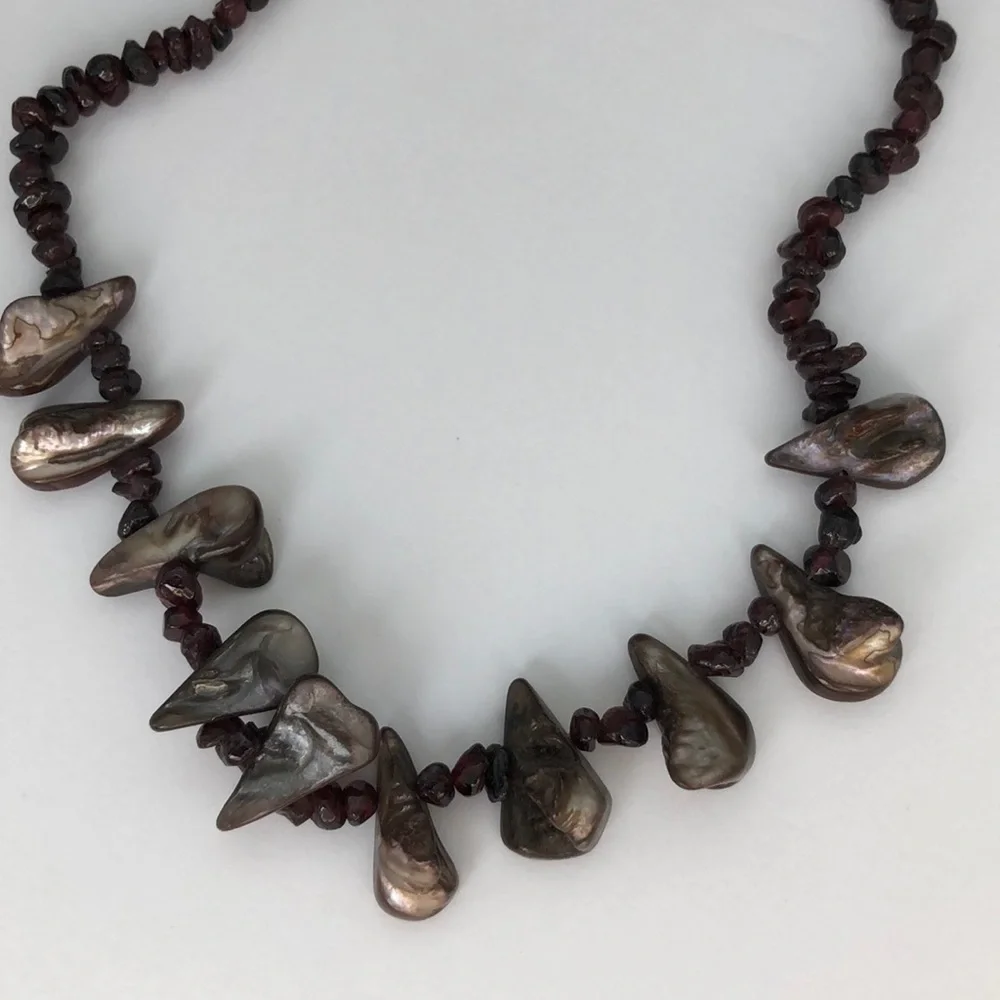 N/A stone necklace